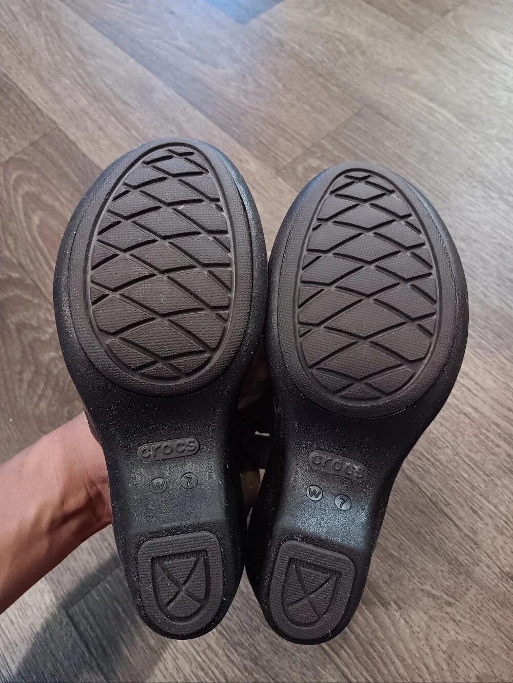 Crocs Huaraches Wedge Womens Sandals Shoes Size 7 brown
